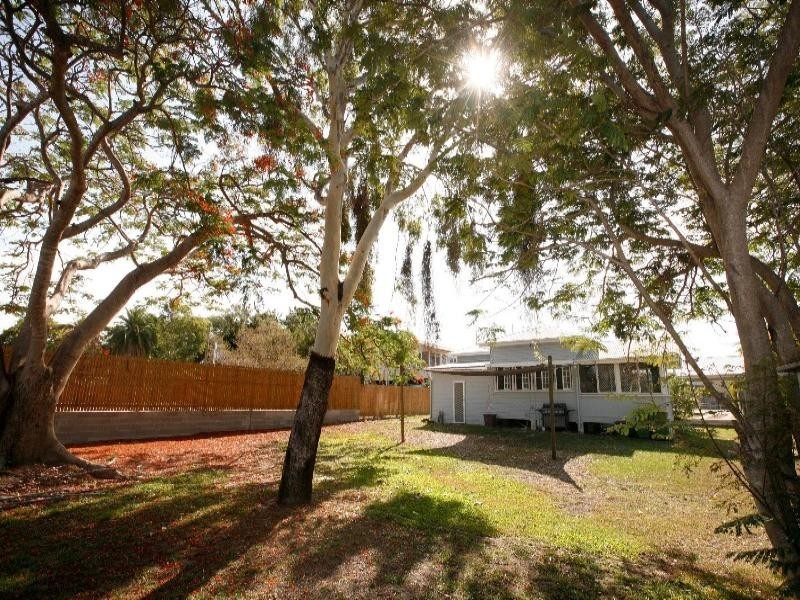 11 Whyte Street, Hermit Park QLD 4812