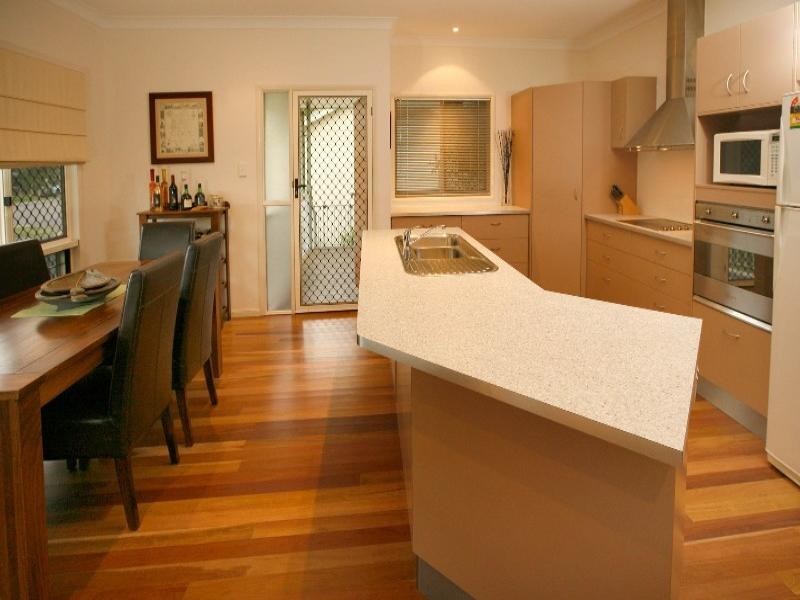 92 Railway Avenue, Railway Estate QLD 4810