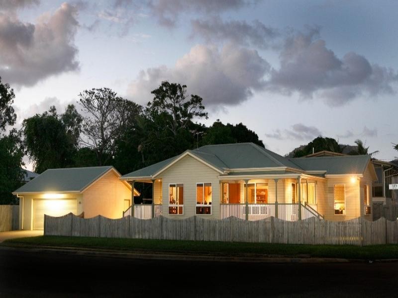 92 Railway Avenue, Railway Estate QLD 4810