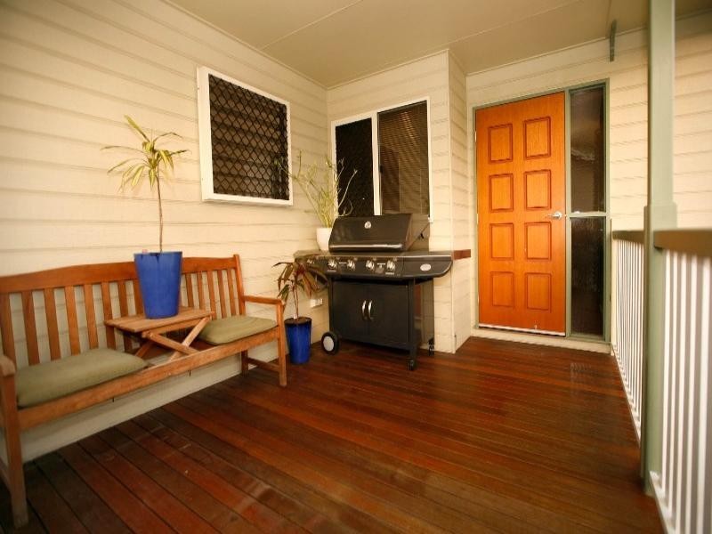 92 Railway Avenue, Railway Estate QLD 4810