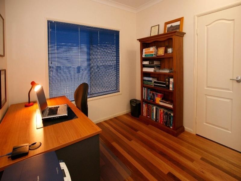 92 Railway Avenue, Railway Estate QLD 4810