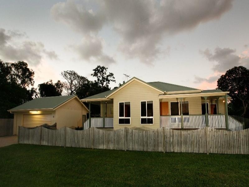 92 Railway Avenue, Railway Estate QLD 4810