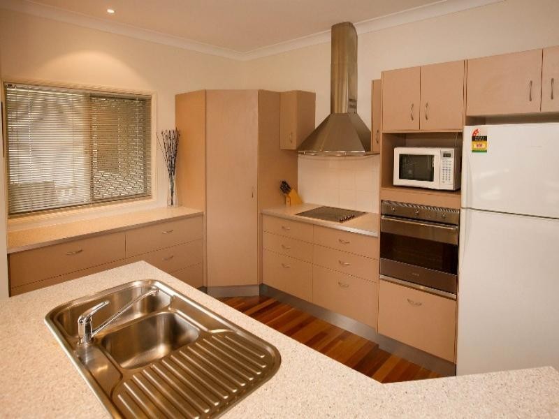 92 Railway Avenue, Railway Estate QLD 4810