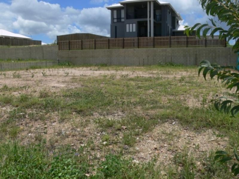 15 Cashell Crescent, Bushland Beach QLD 4818