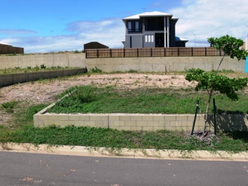 15 Cashell Crescent, Bushland Beach QLD 4818