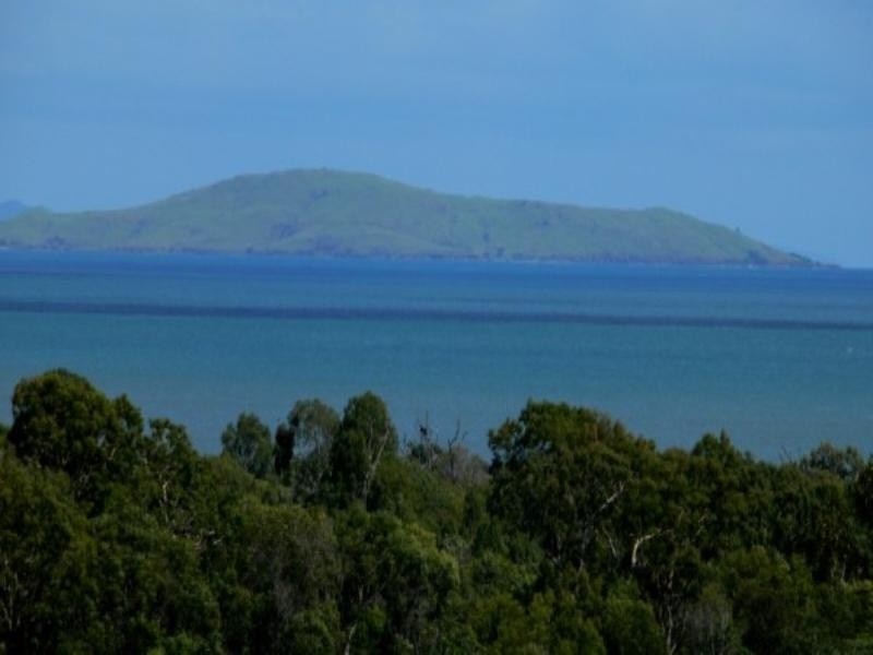 15 Cashell Crescent, Bushland Beach QLD 4818