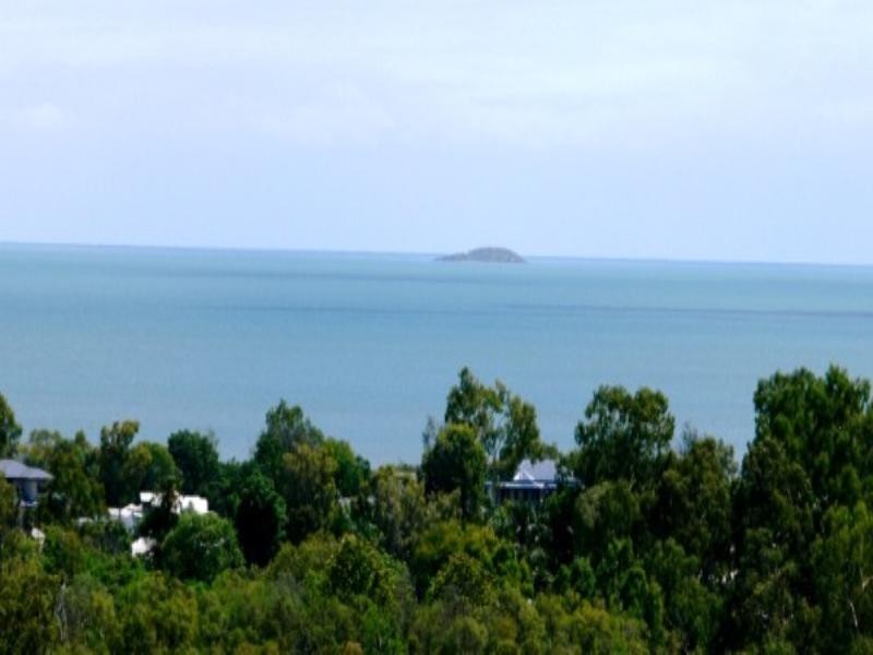 15 Cashell Crescent, Bushland Beach QLD 4818