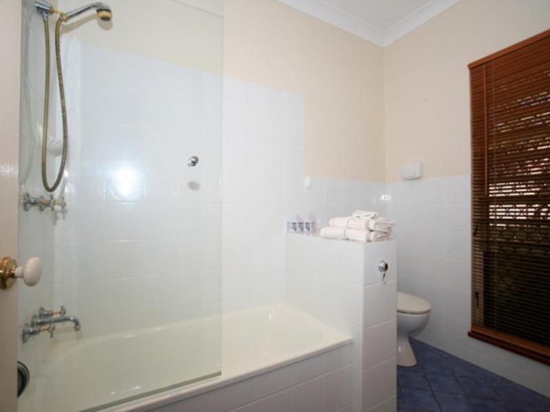 11 Lotus Court, Bushland Beach QLD 4818