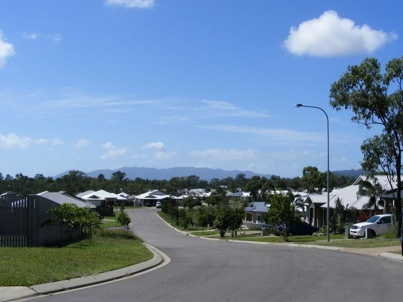 48 Shutehaven Circuit, Bushland Beach QLD 4818