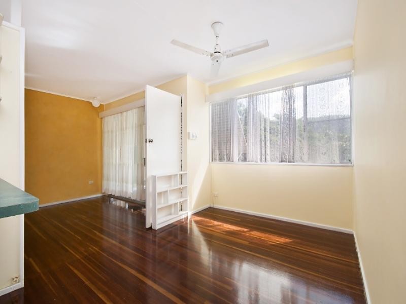 4 Ives Street, Kirwan QLD 4817