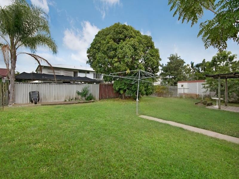 4 Ives Street, Kirwan QLD 4817