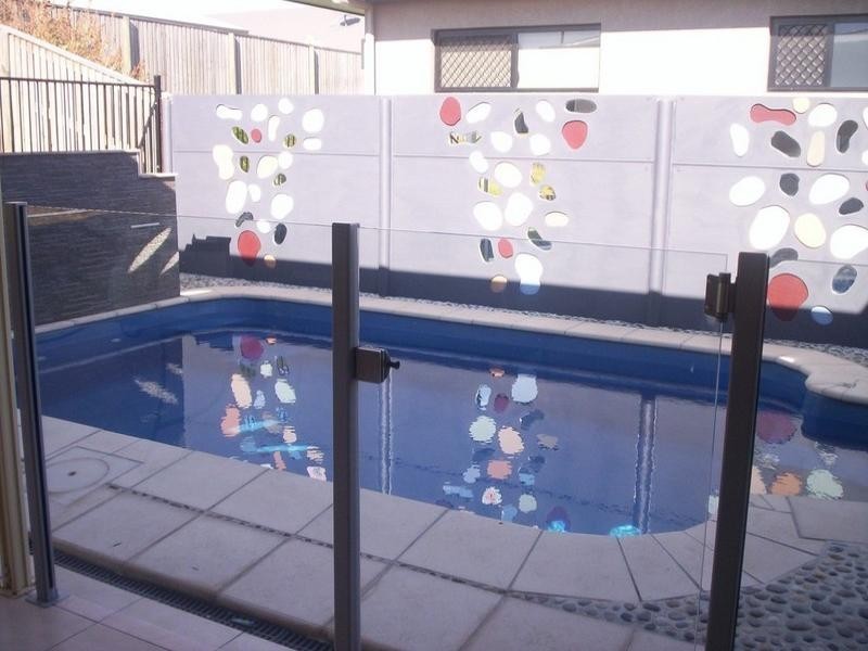 Bushland Beach QLD 4818