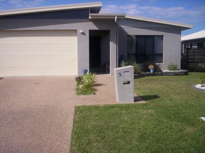 Bushland Beach QLD 4818