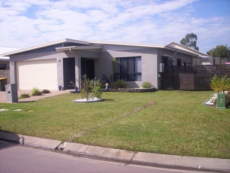 Bushland Beach QLD 4818