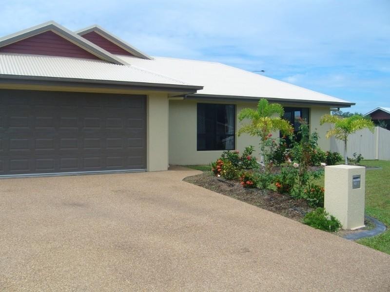 Bushland Beach QLD 4818