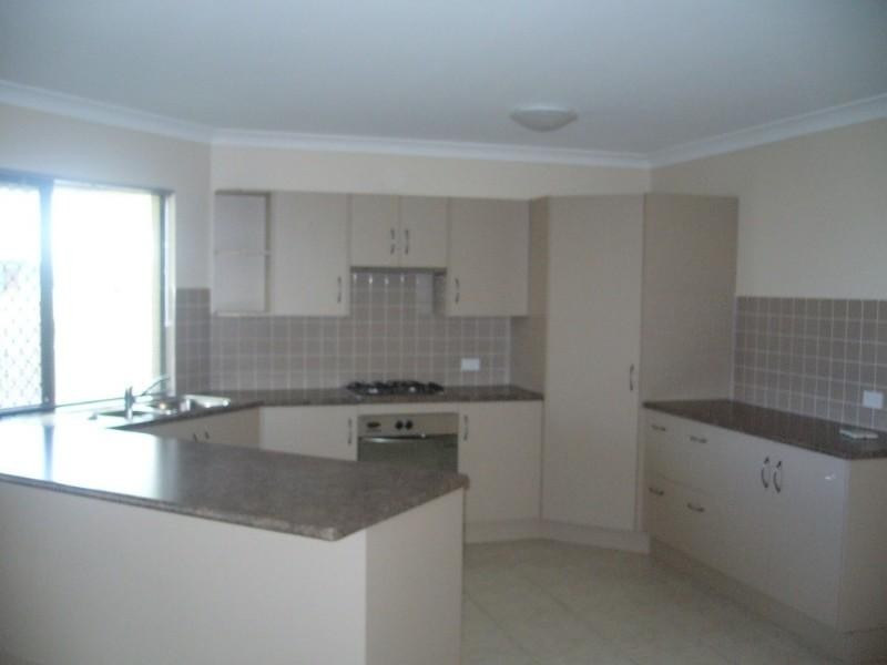 Bushland Beach QLD 4818