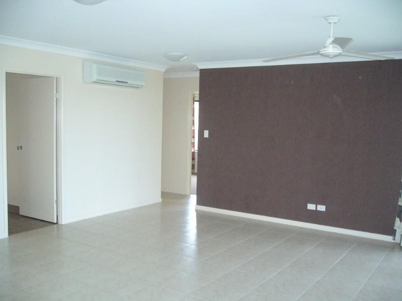 Bushland Beach QLD 4818