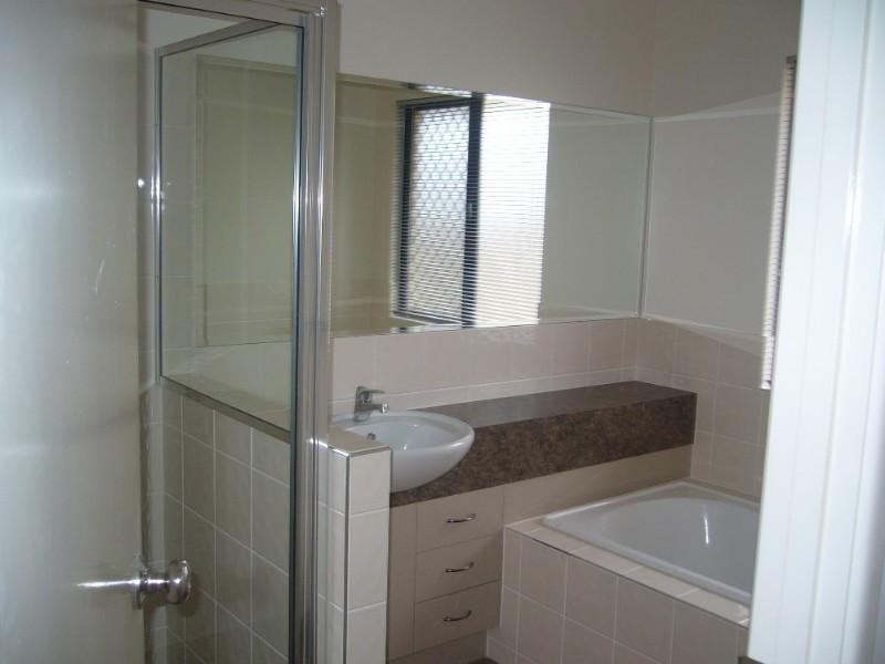 Bushland Beach QLD 4818