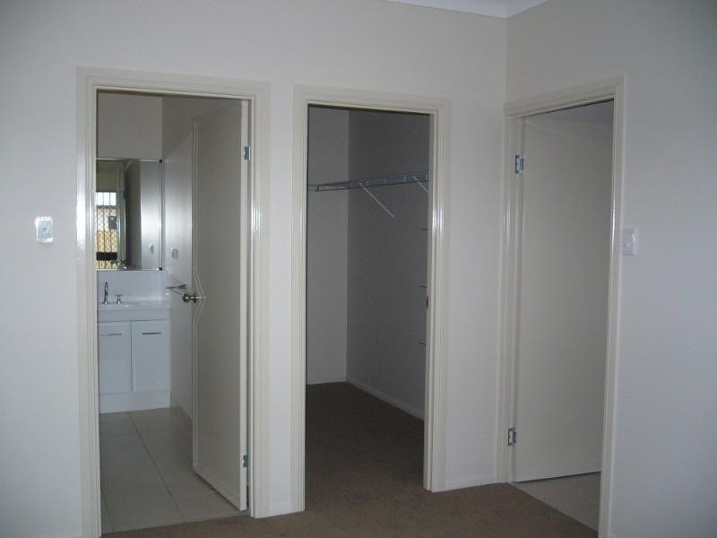 Bushland Beach QLD 4818