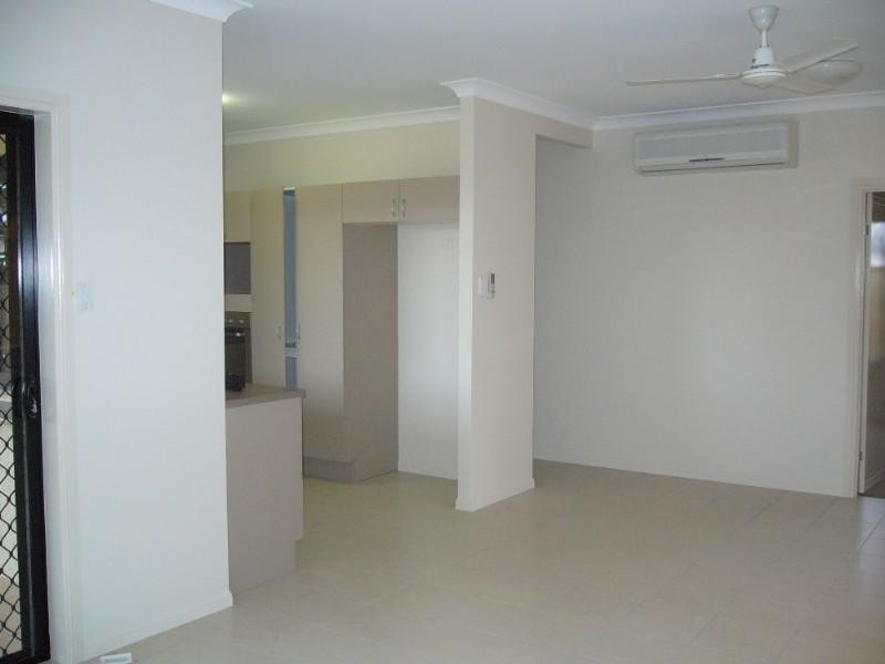 Bushland Beach QLD 4818