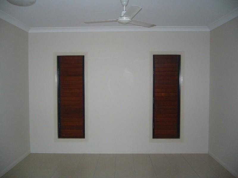 Bushland Beach QLD 4818