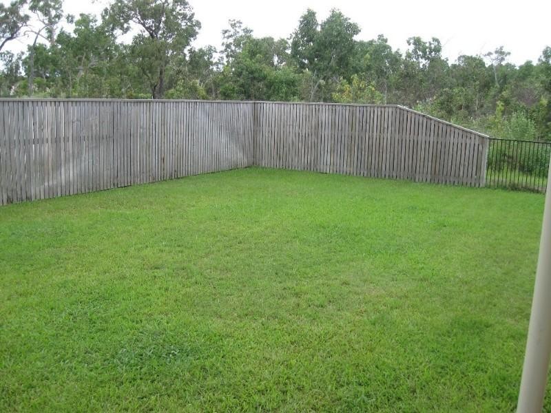 Bushland Beach QLD 4818