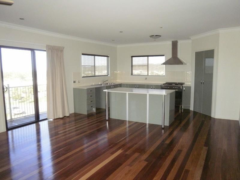 Bushland Beach QLD 4818