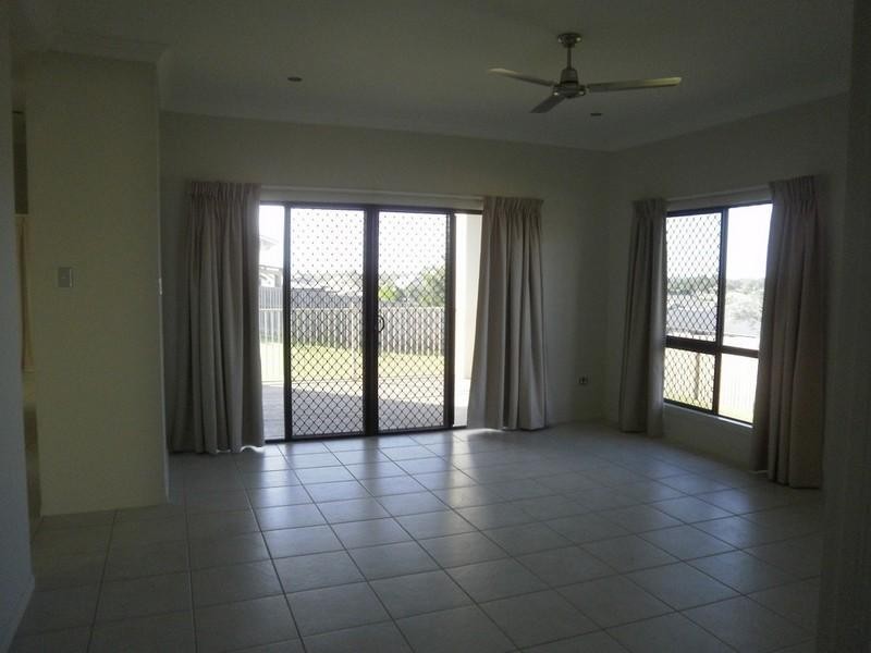 Bushland Beach QLD 4818