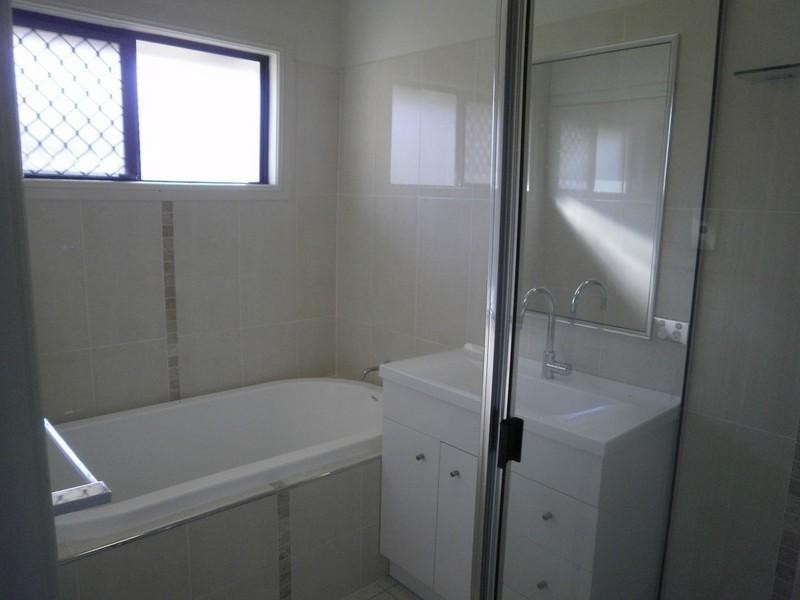 Bushland Beach QLD 4818