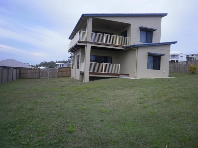 Bushland Beach QLD 4818