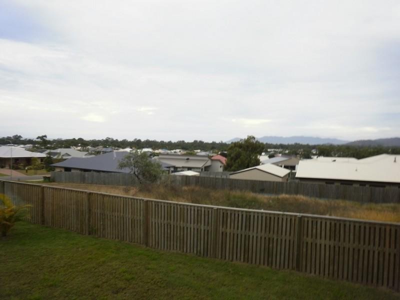 Bushland Beach QLD 4818