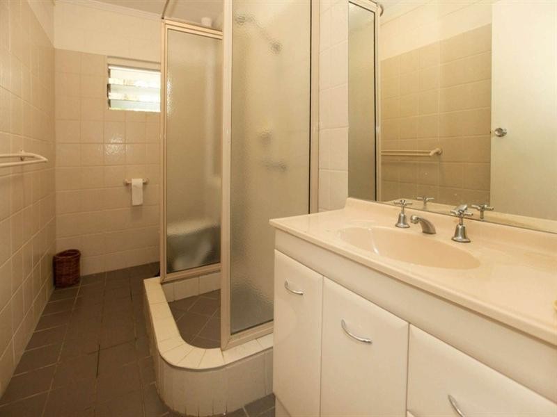 2/68 Paxton Street, North Ward QLD 4810