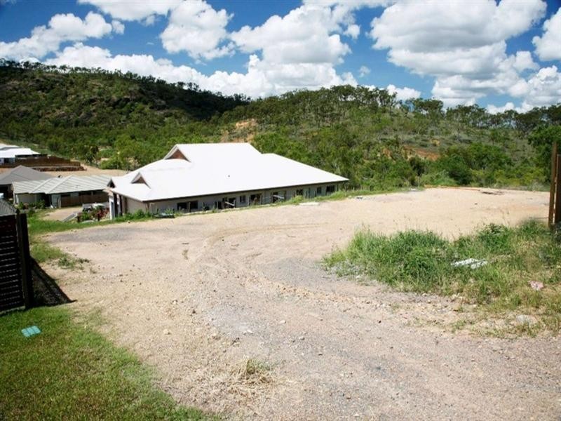 24 Lockyer Place, Mount Louisa QLD 4814