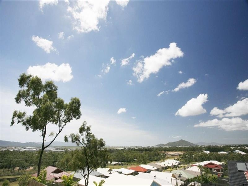 24 Lockyer Place, Mount Louisa QLD 4814