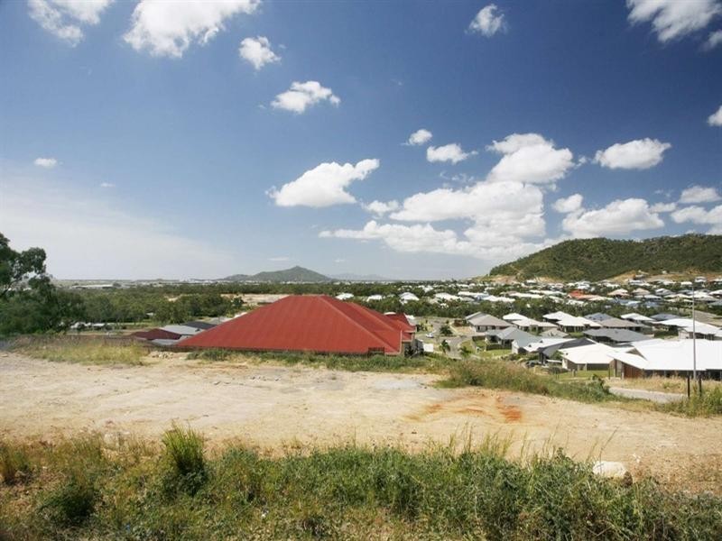 24 Lockyer Place, Mount Louisa QLD 4814