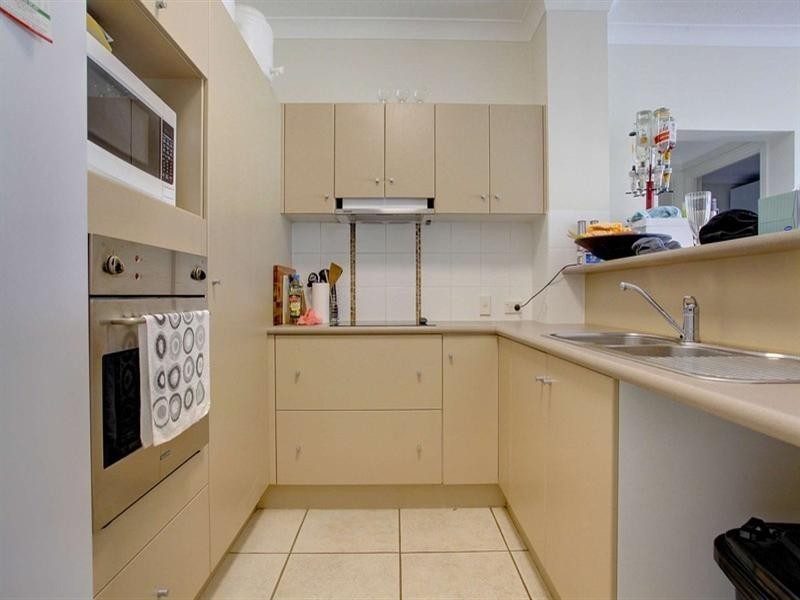 8/12-16 Martinez Avenue, West End QLD 4810