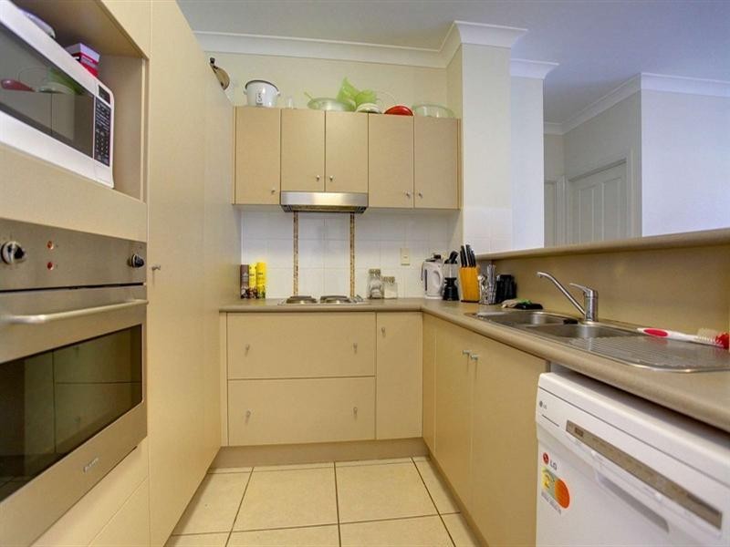 18/12-16 Martinez Avenue, West End QLD 4810