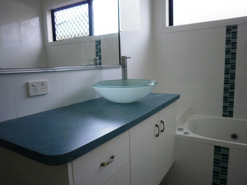 Bushland Beach QLD 4818