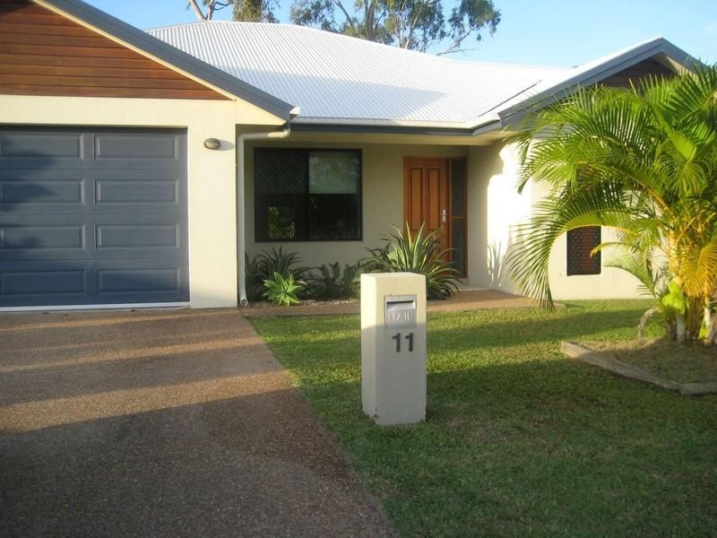 11 Hook Place, Bushland Beach QLD 4818