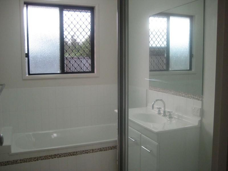 11 Hook Place, Bushland Beach QLD 4818