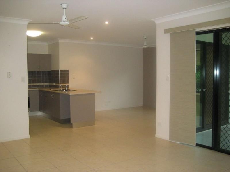 11 Hook Place, Bushland Beach QLD 4818