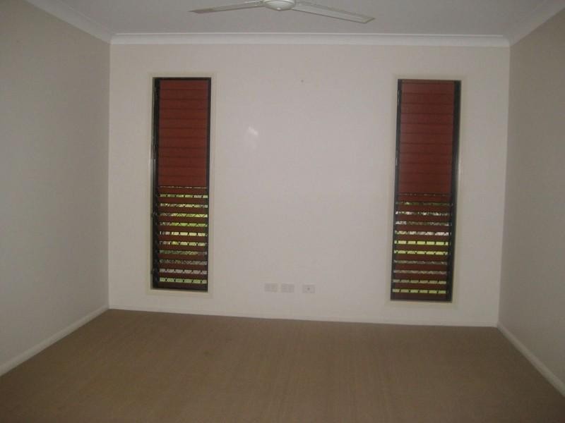 11 Hook Place, Bushland Beach QLD 4818