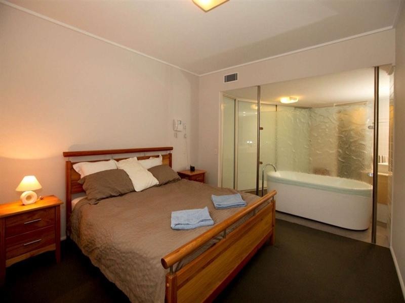 305/72-74 The Strand, North Ward QLD 4810