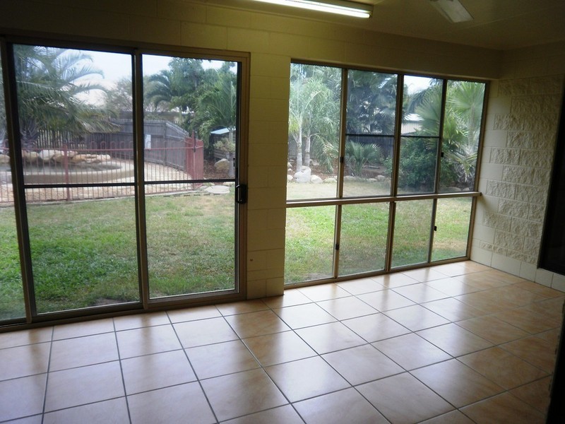 Bushland Beach QLD 4818