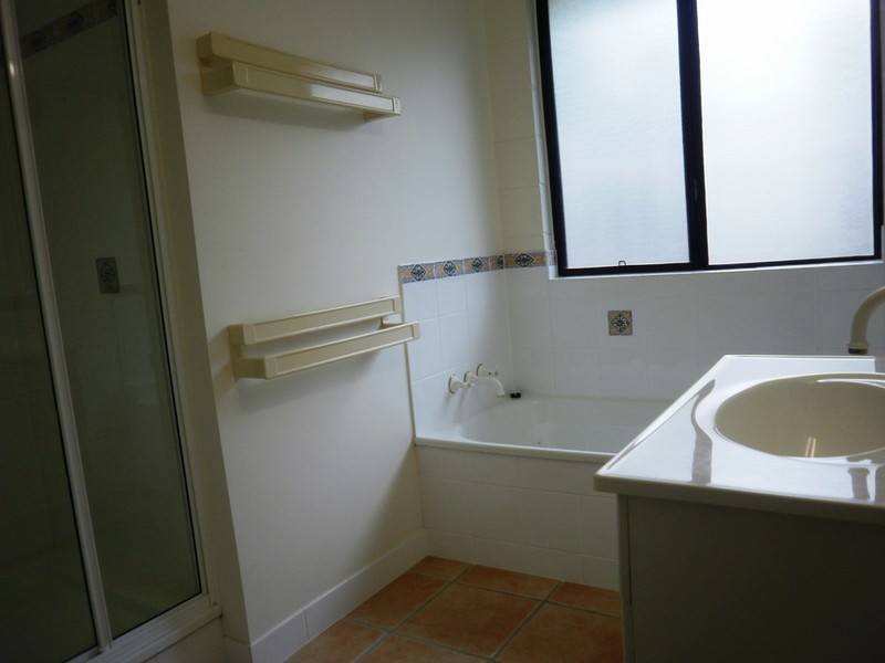 Bushland Beach QLD 4818