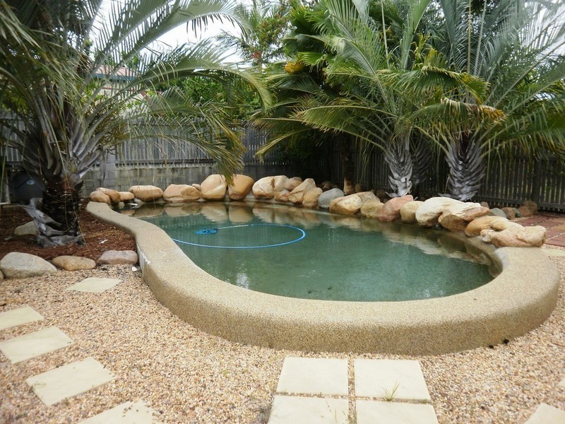 Bushland Beach QLD 4818