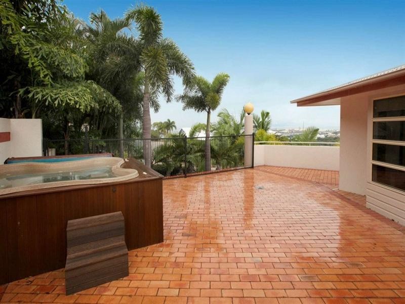 10 Glamis Court, Castle Hill QLD 4810