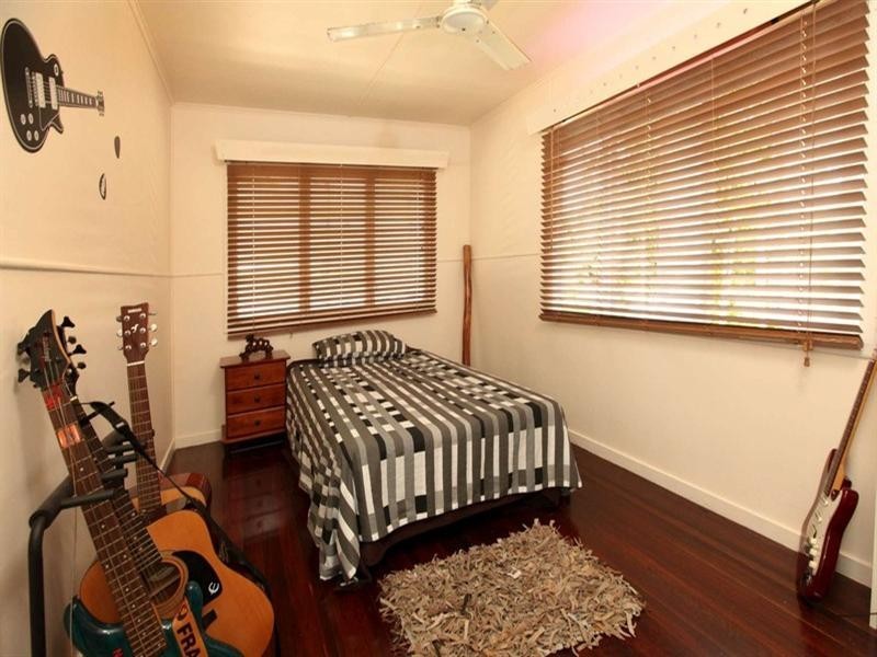 15 Leslie Street, Oonoonba QLD 4811