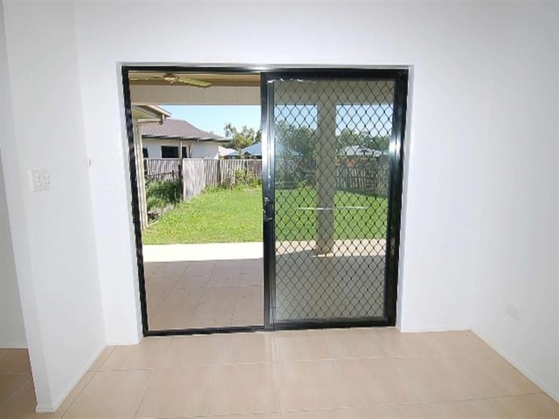 21 Coolaree Drive, Bushland Beach QLD 4818