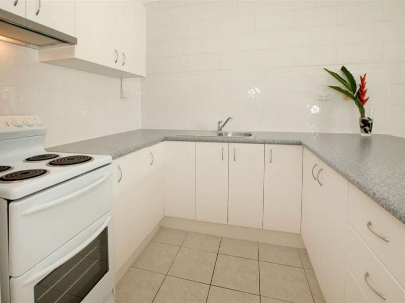 4/135 Eyre Street, North Ward QLD 4810